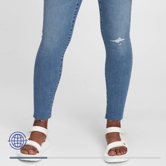 Gap Maternity Jeggings with Full Paneling - Picture 2 of 2